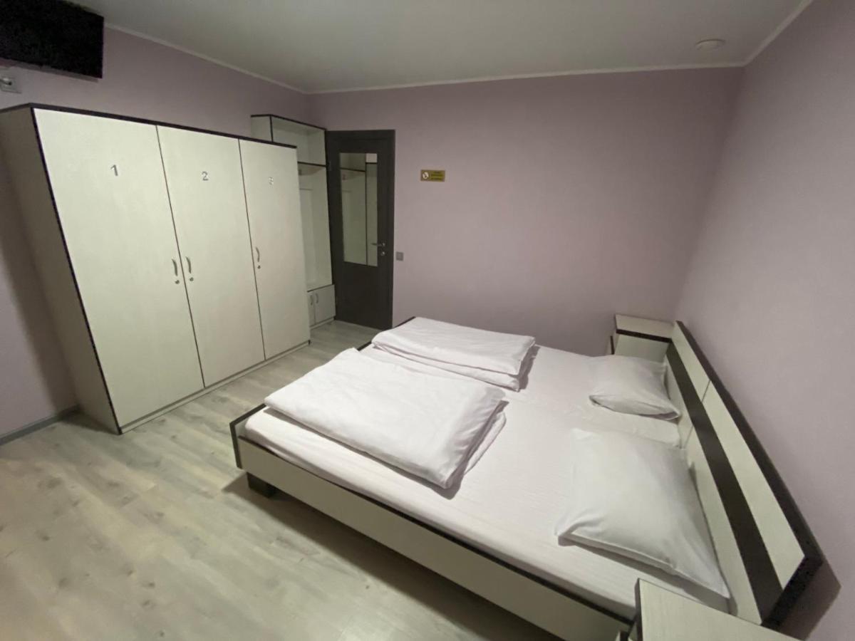 Guest House Max Khmelʼnytsʼkyy Bagian luar foto
