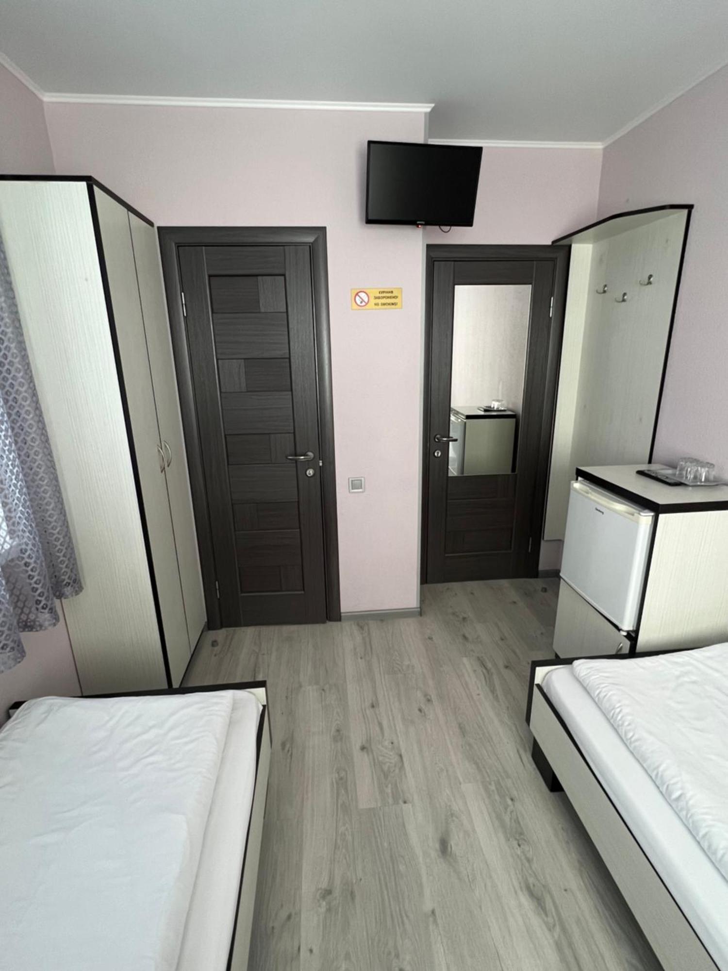 Guest House Max Khmelʼnytsʼkyy Bagian luar foto