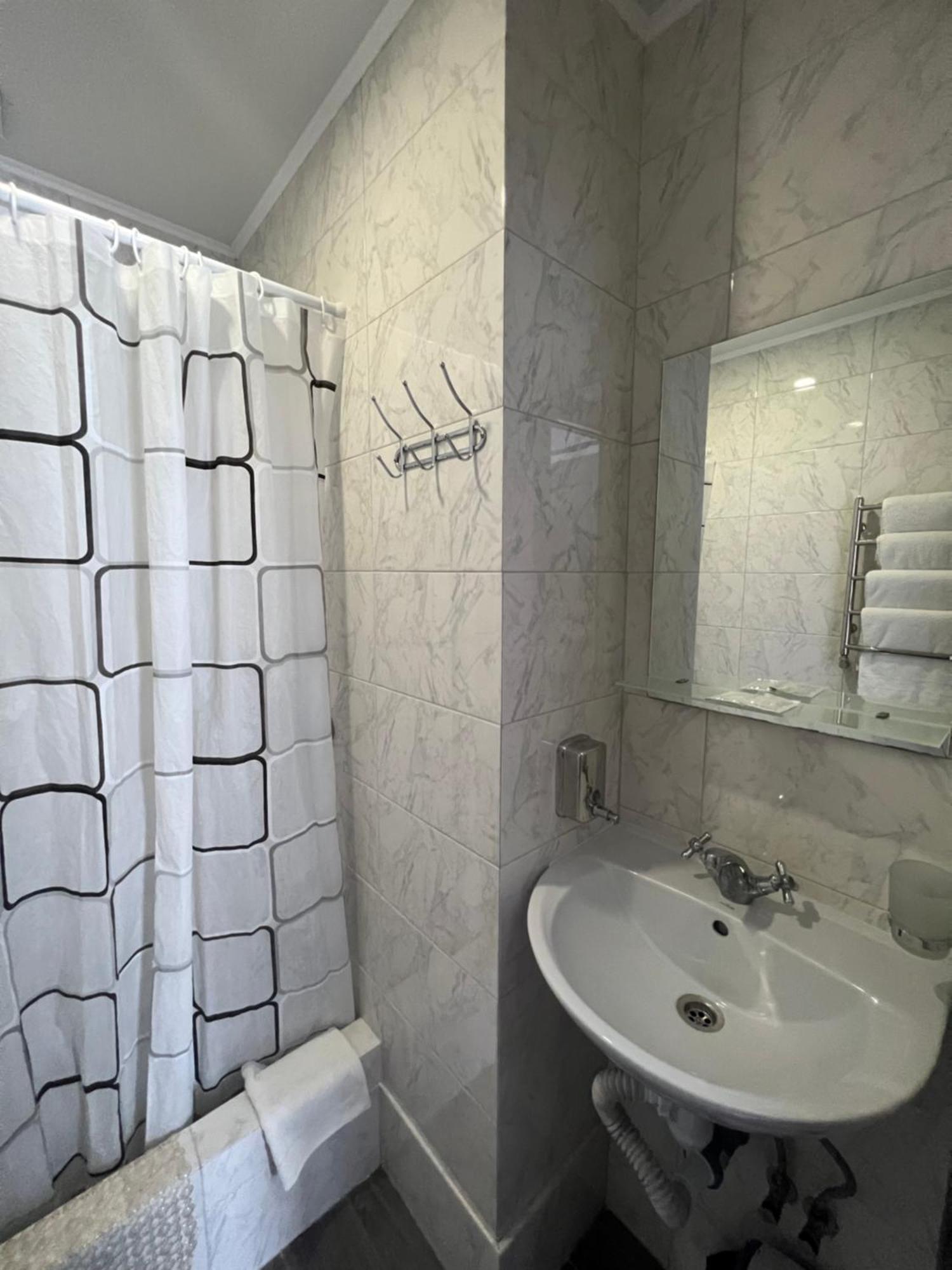 Guest House Max Khmelʼnytsʼkyy Bagian luar foto